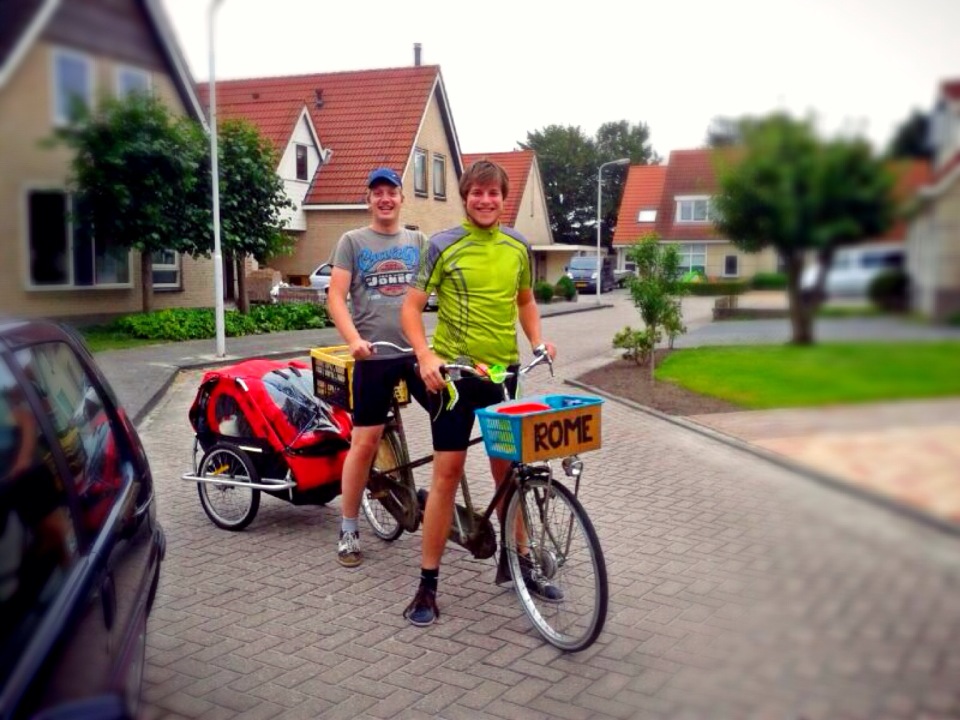 Leaving on the tandem bicycle to Rome